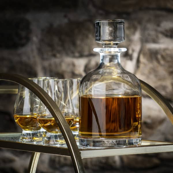 Glencairn Crystal Our simple yet classic Iona Decanter set is perfect for showing off your favourite malt while sharing a dram with friends and family. Our Iona decanter sets includes an uncut and hand polished crystal decanter with four <a href="https://glencairn.co.uk/product/glencairn-glass/">Glencairn Glasses</a> supplied in a luxurious gift box lined with black satin. <strong>Please note:</strong>  <strong>*Only the decanter will be engraved</strong>