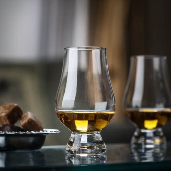 Glencairn Crystal Drink your dram from the official glass for whisky - the Glencairn Glass! The wide crystal bowl allows for the fullest appreciation of the whisky’s colour and the tapering mouth of the glass captures and focuses the aroma on the nose. Supplied in a gift carton, this whisky glass is perfect for gifting to a whisky lover. Looking to order in bulk for an event? See our discount option for the <a href="https://glencairn.co.uk/product/glencairn-glass-trade-pack/">Glencairn Glass</a>.